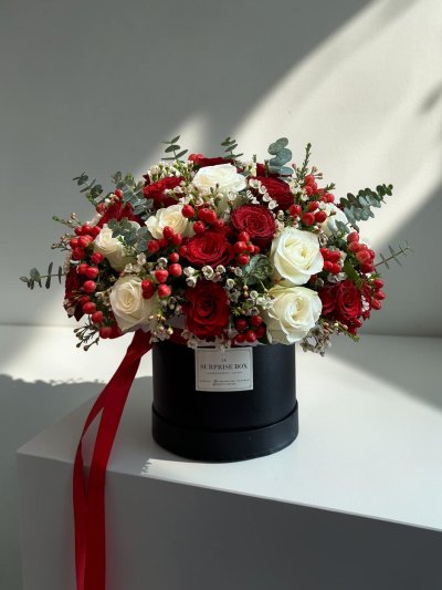 Luxury Red Roses Box For Uniqlo